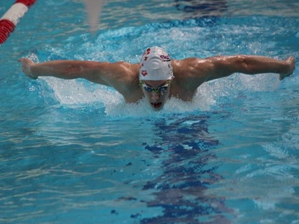 BRON | 2 médailles d’argent en équipe de France pour le nageur Serguei Comte