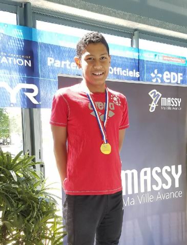 BRON | De l’or et un record pour le jeune nageur Mihatia Rajoelisolo