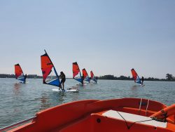 Cours de planche à voile à Meyzieu (Grand large)